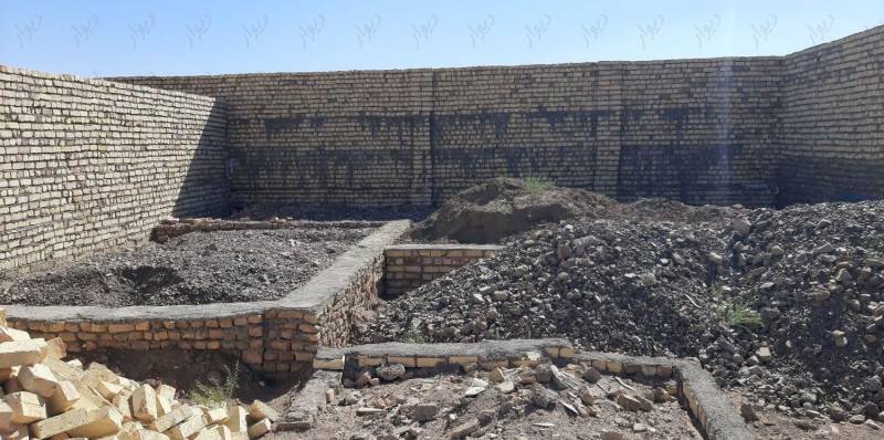                                             چهار دیواری حسین آباد میش مست
                                                                                زمین و باغ
                                        در زنبیل‌آباد (شهید صدوقی) قم