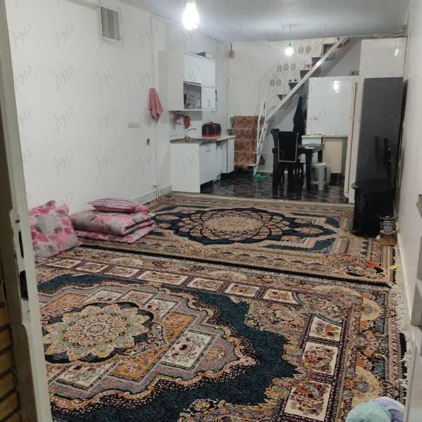 طبقه بالا کاملا مستقل غرق نور