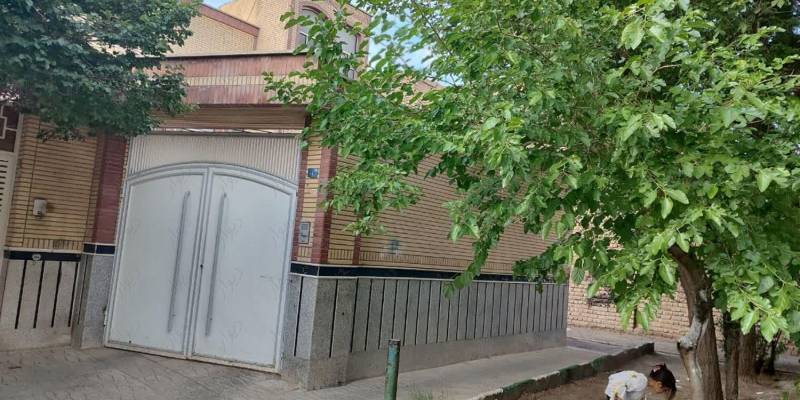                                            خانه شمالی وجنوبی دوبحر 160 متر
                                                                                منزل ویلایی
                                        در انصار‌الحسین قم