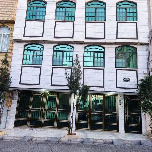 جنوبی،دربست دو طبقه روی پیلوت،۳خواب