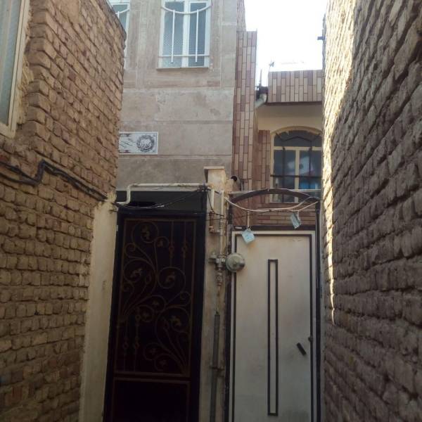 منزل پشت قواره ، دو طبقه ، سند شش دانگ