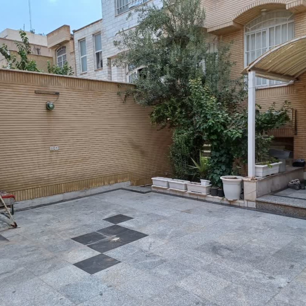                                         منزل ویلایی
                                        در زنبیل‌آباد (شهید صدوقی) قم