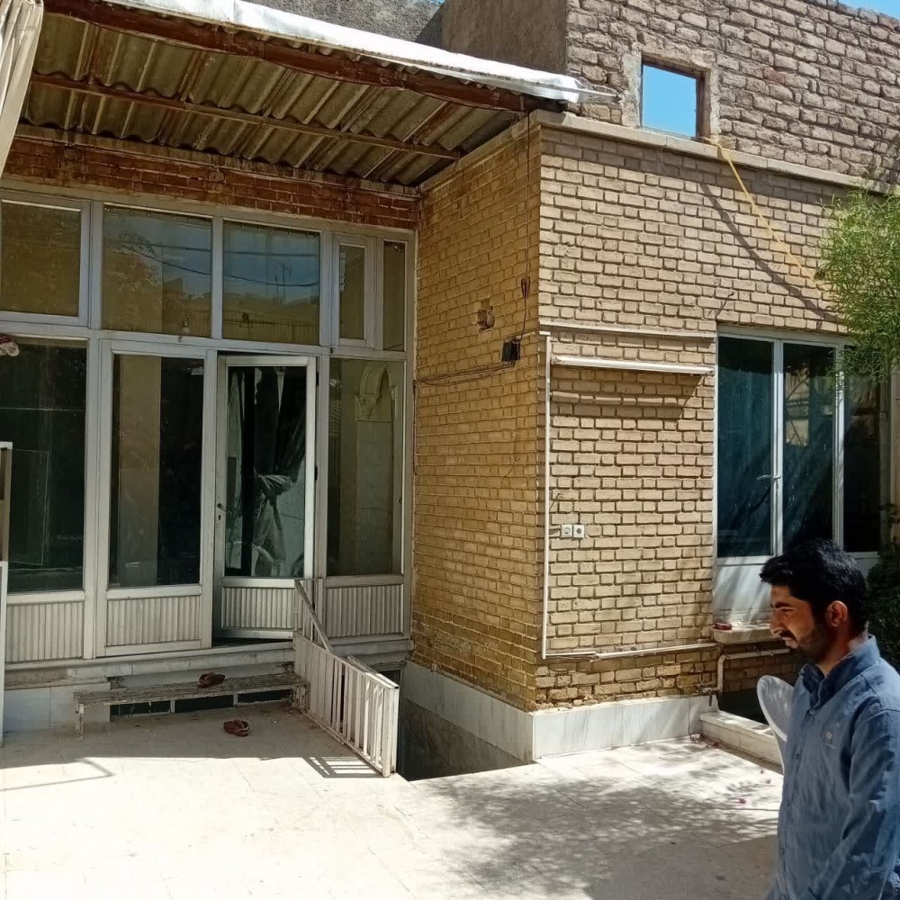                                             خانه ویلایی در باجک 1 مناسب بازسازی یا انبوه سازی
                                                                                منزل ویلایی
                                        در  قم