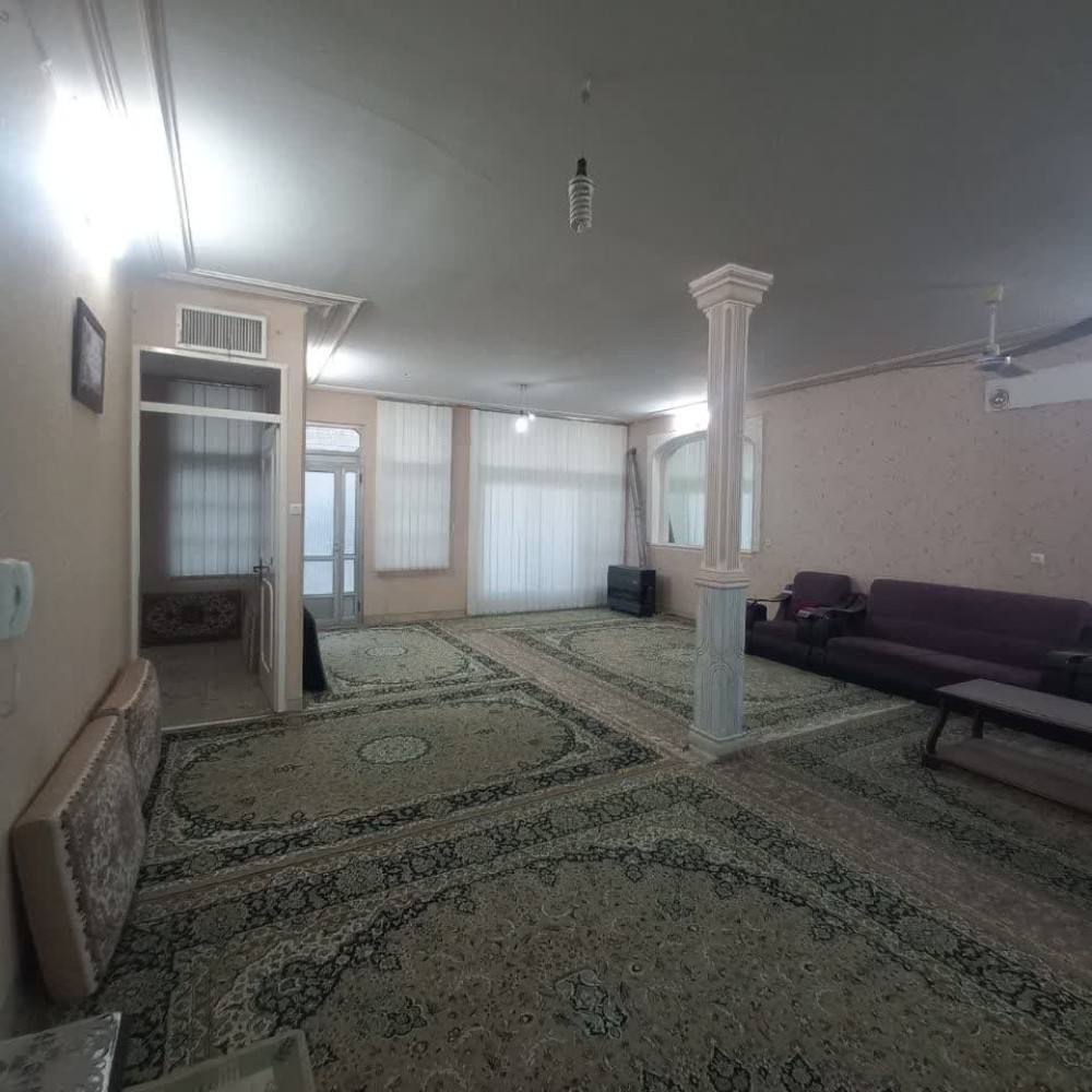                                         منزل ویلایی
                                        در زنبیل‌آباد (شهید صدوقی) قم