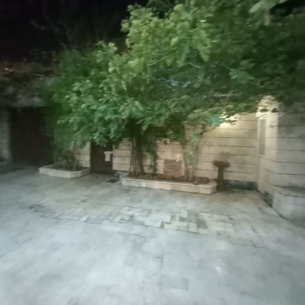                                         منزل ویلایی
                                        در  قم