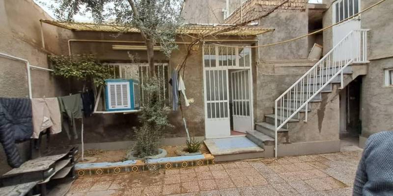                                             ملک مسکونی آذرچهار راه نکویی
                                                                                منزل ویلایی
                                        در  قم
