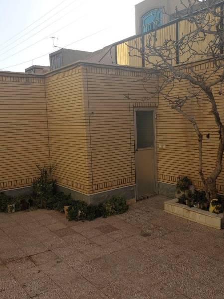                                             ویلایی کوچه 32 کلهری سندتک برگ
                                                                                منزل ویلایی
                                        در کلهری قم