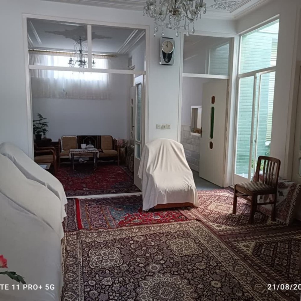 ویلایی بزرگ بر خیابان باجک دو