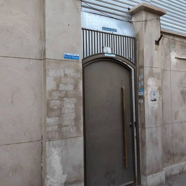                                             خانه نقلی شیک عماریاسر دروازه ری
                                                                                منزل ویلایی
                                        در ۱۵ خرداد ( بلوار) قم