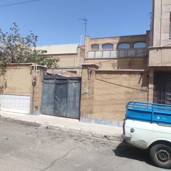                                             فروش خانه ویلایی 206 متری 2 خوابه در بلوار 15 خرداد
                                                                                منزل ویلایی
                                        در ۱۵ خرداد ( بلوار) قم