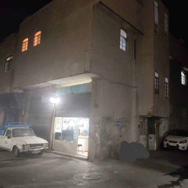                                             خانه ویلایی مغازه دار
                                                                                منزل ویلایی
                                        در یزدان‌شهر قم