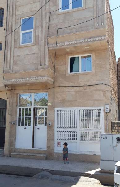                                             فروش خانه جنوبی 200 متر 4 خوابه در زاویه بر16 متری سعدی
                                                                                منزل ویلایی
                                        در زاویه قم