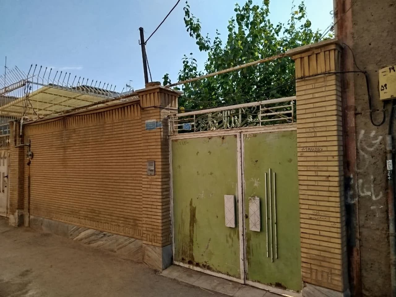                                             ویلایی بزرگ نزدیک میدان پلیس
                                                                                منزل ویلایی
                                        در انقلاب (چهارمردان) قم