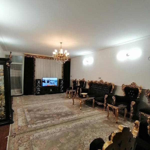                                             ویلایی دوطبقه مستقل
                                                                                منزل ویلایی
                                        در کیوانفر قم