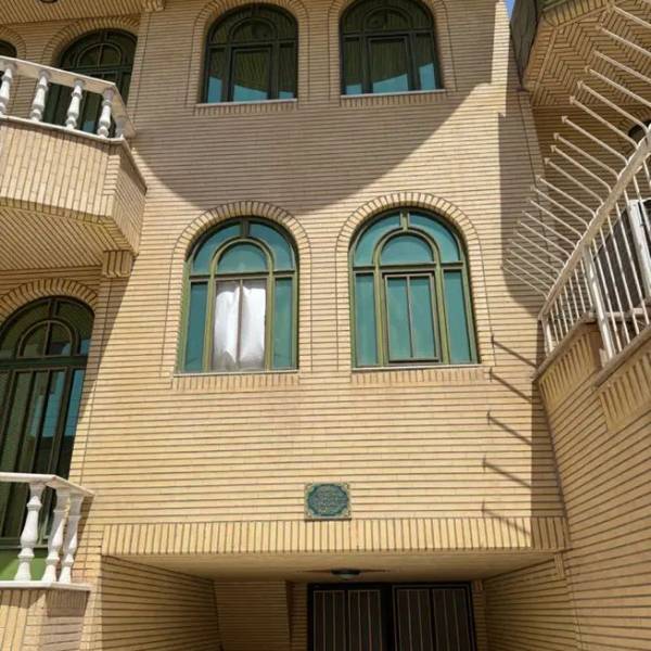                                             خانه ویلایی ۳ طبقه
                                                                                منزل ویلایی
                                        در  قم