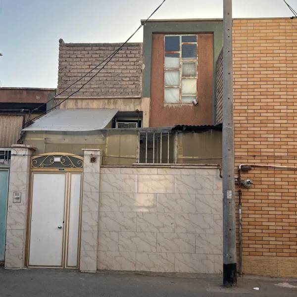 ویلایی ۵۰ متری میدان پلیس