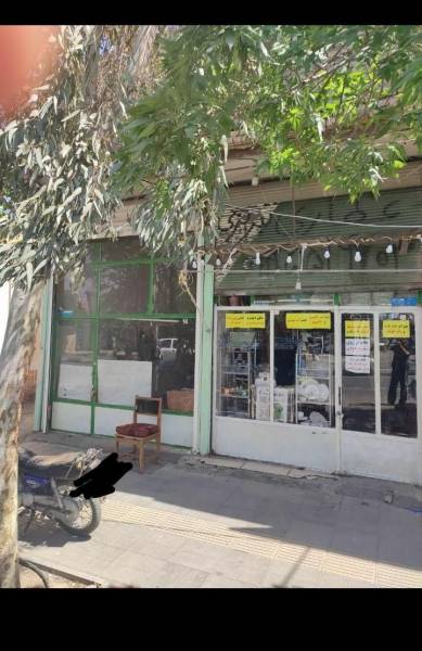                                             ۱۶۰متر با بر۶_۵ در ۳ طبقه و ۵۵متر تجاری مغازه
                                                                                منزل ویلایی
                                        در شاه ابراهیم قم