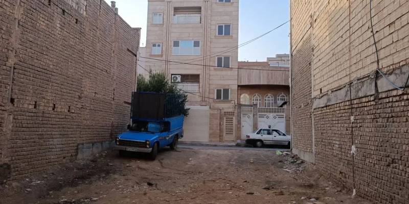                                             زمین مسکونی ۱۵۰ متر
                                                                                زمین و باغ
                                        در  قم