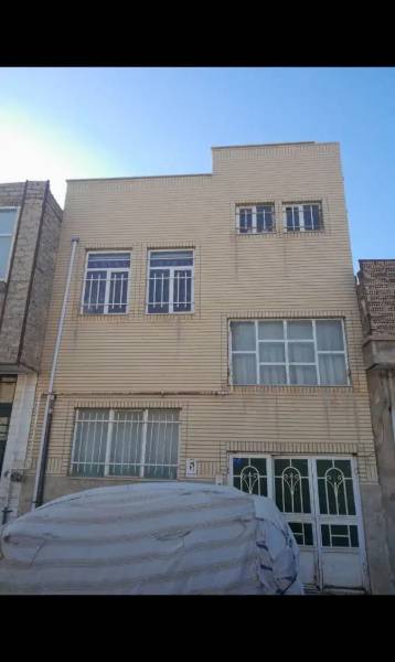                                             منزل دو طبقه تمیز مدارک تکمیل بالوازم
                                                                                منزل ویلایی
                                        در شهرک امام حسین قم
