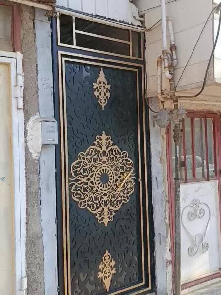                                             خانه پشت قواره
                                                                                منزل ویلایی
                                        در  قم