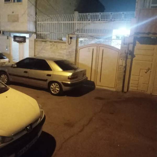                                             ششدانگ خانه مسکونی محله آرام
                                                                                منزل ویلایی
                                        در حنیف نژاد قم