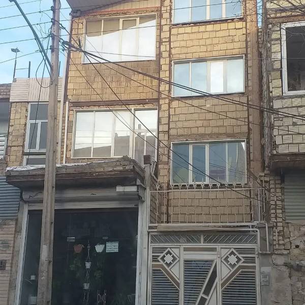                                             ۳طبقه با مغازه تجاری
                                                                                منزل ویلایی
                                        در باغ شریفی قم