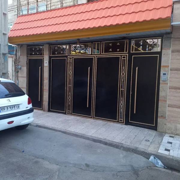                                             خانه ویلای دونیم طبقه فول
                                                                                منزل ویلایی
                                        در  قم