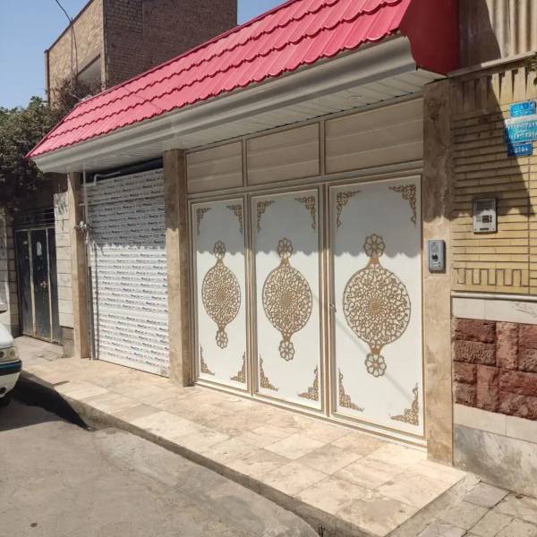                                             یک واحد همراه با مغازه
                                                                                منزل ویلایی
                                        در وادی السلام قم