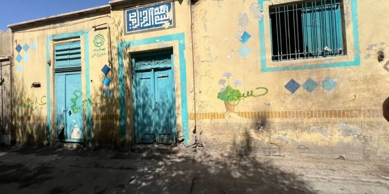                                            ویلایی کلنگی بر تجاری عمار یاسر
                                                                                زمین و باغ
                                        در آلوچو قم