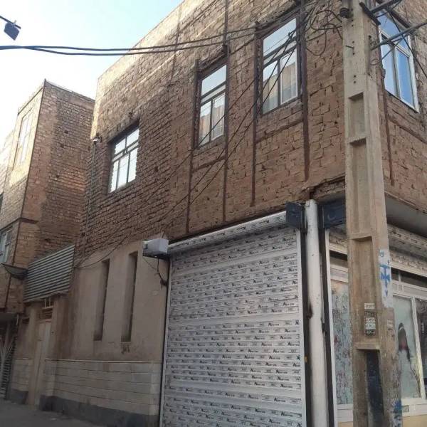                                             خانه سه طبقه 70 متر یزدانشهر
                                                                                منزل ویلایی
                                        در یزدان‌شهر قم