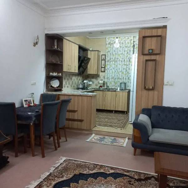                                             منزل ۱۲۰ متری زاویه
                                                                                منزل ویلایی
                                        در  قم