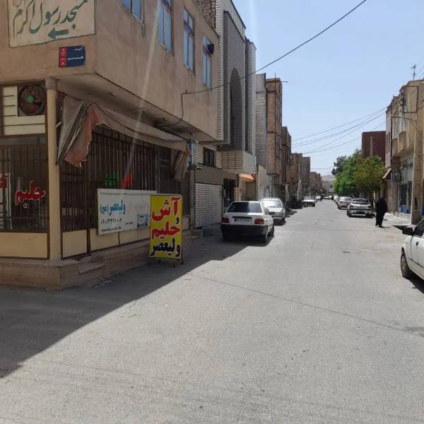                                             خانه ویلایی ومغازه
                                                                                منزل ویلایی
                                        در یزدان‌شهر قم