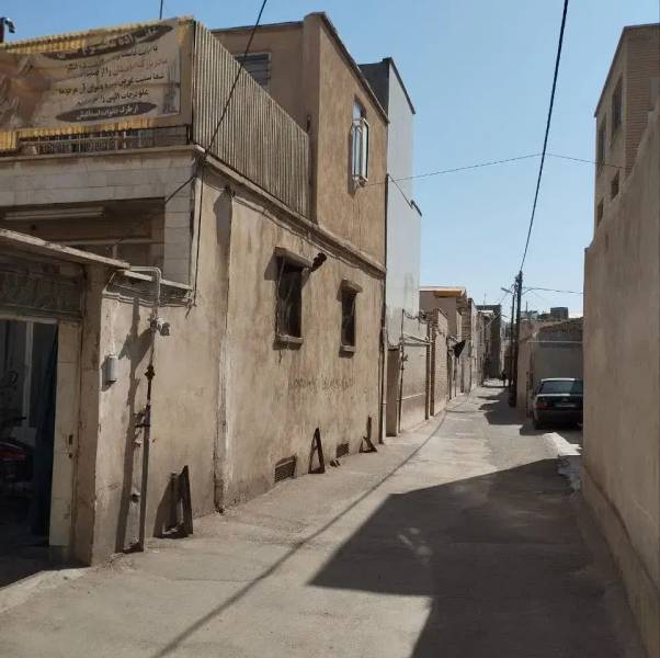                                             منزل قدیمی 60متر
                                                                                منزل ویلایی
                                        در  قم