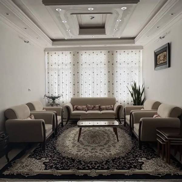                                             فروش منزل مسکونی ویلایی فول امکانات
                                                                                منزل ویلایی
                                        در  قم