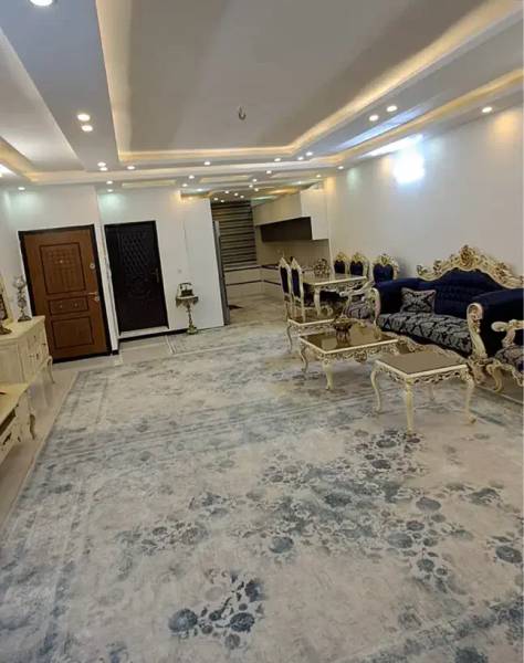                                             ۱۵۰ متر سند ۶ دانگ شمالی همکف وبالا  زیرزمین۴۰متری
                                                                                منزل ویلایی
                                        در نخودی قم