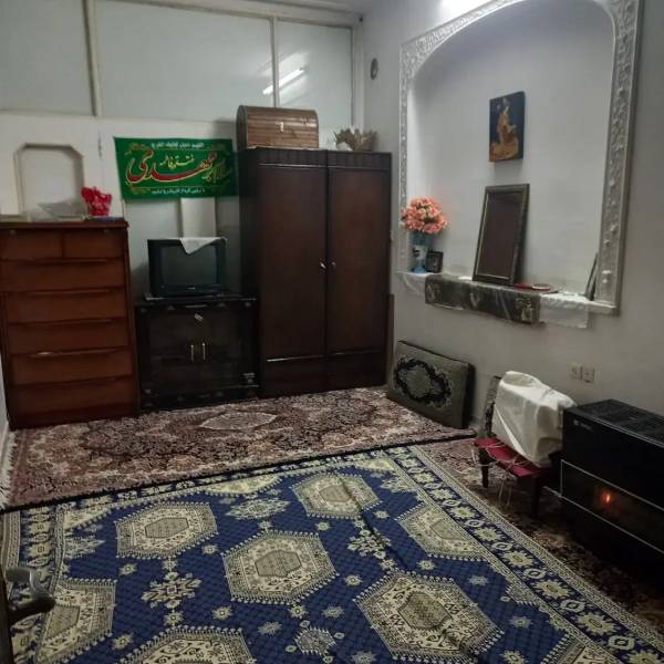                                             منزل همکف دو کله
                                                                                منزل ویلایی
                                        در  قم