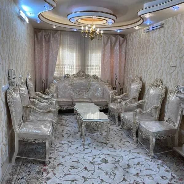                                             فروش منزل شمالی تمیز فول امکانات
                                                                                منزل ویلایی
                                        در دروازه چوبی قم