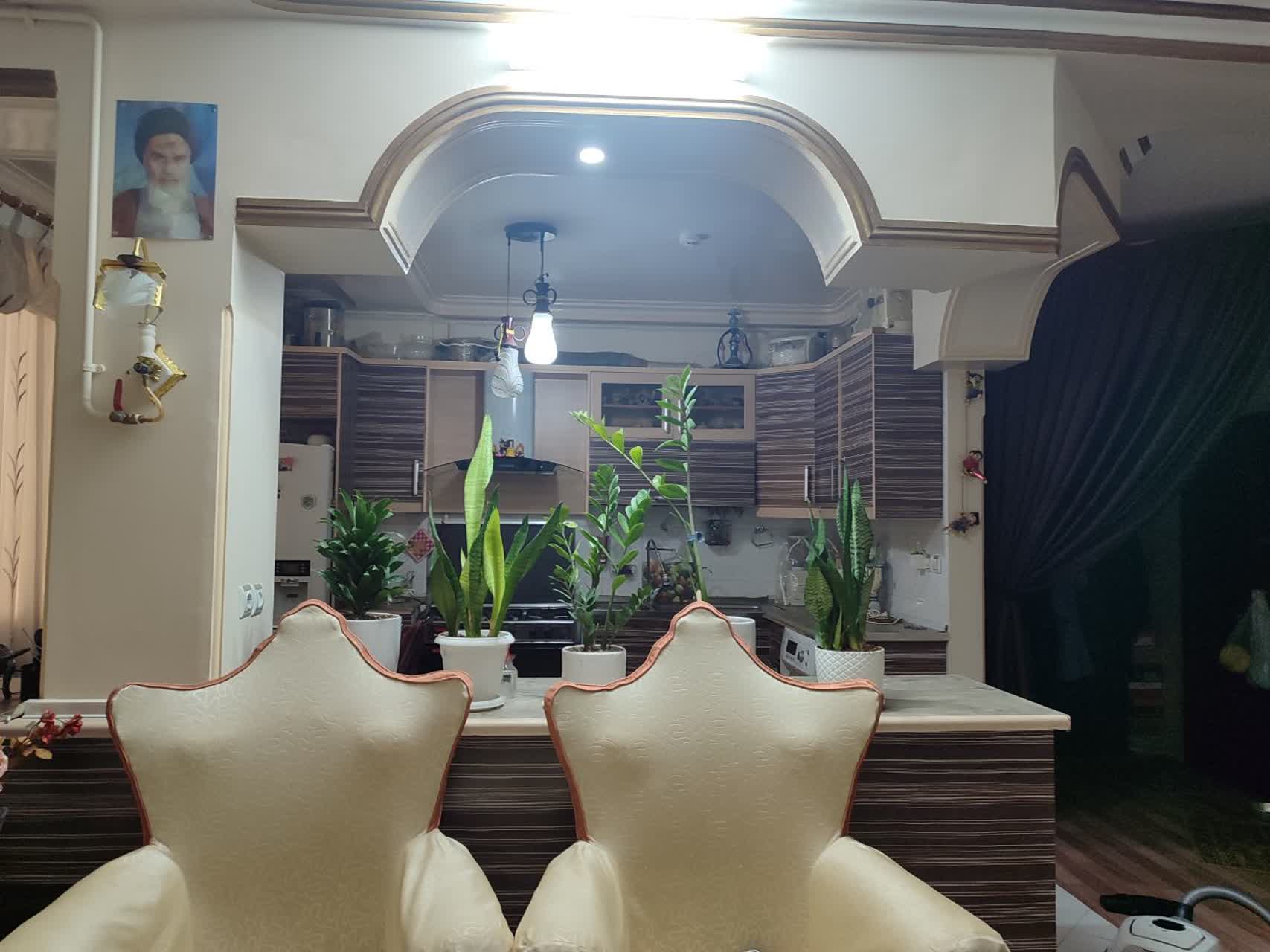 92 متر اساتید
