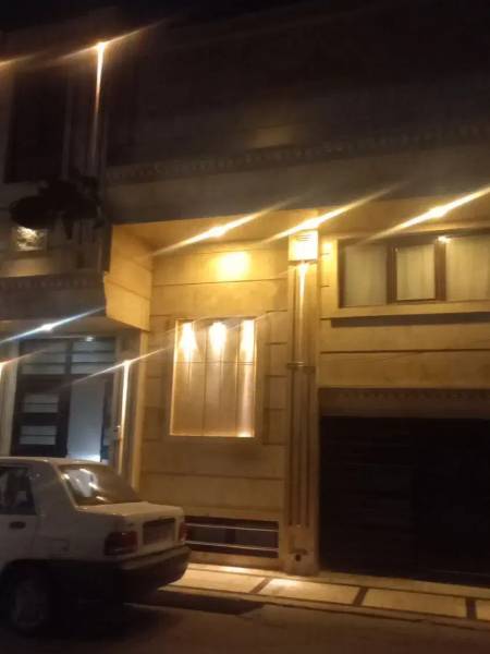                                             فروش،خانه ویلایی
                                                                                منزل ویلایی
                                        در آزادگان قم