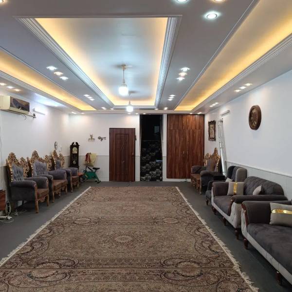                                             منزل نوساز یک طبقه ونیم
                                                                                منزل ویلایی
                                        در ولیعصر قم