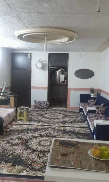                                             منزل فروشی 2طبقه ونیم ..2
                                                                                منزل ویلایی
                                        در کارگر قم
