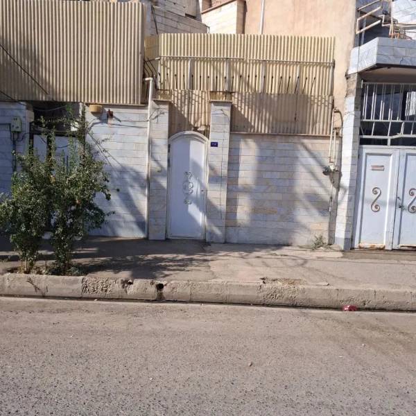                                             خانه ویلایی بر بلوار اصلی
                                                                                منزل ویلایی
                                        در نخودی قم