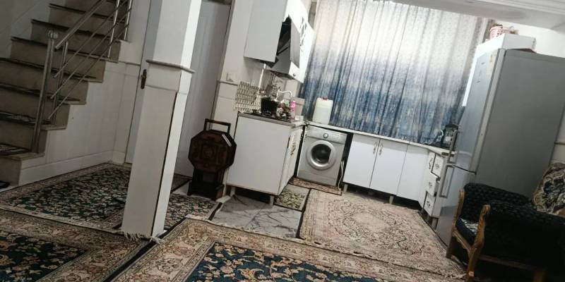                                             یک واحد خانه در  کشاورز جنوبی
                                                                                منزل ویلایی
                                        در زند آباد قم
