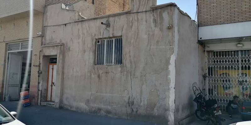                                            کلنگی با مجوز تجاری مسکونی
                                                                                زمین و باغ
                                        در خاکفرج قم