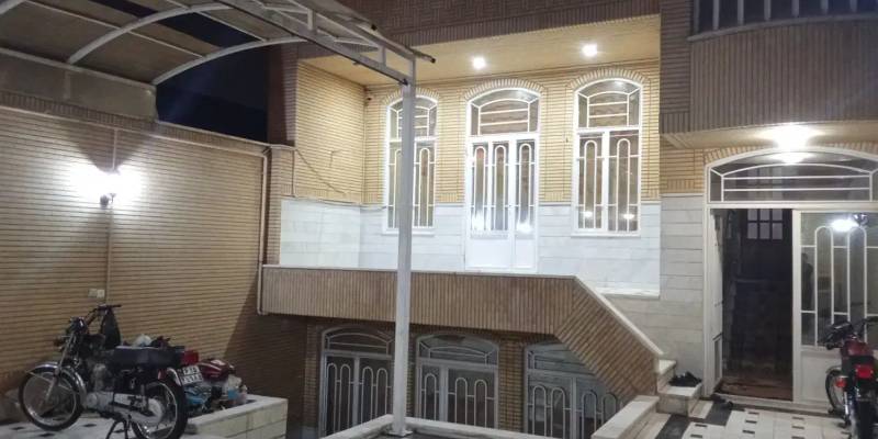                                            منزل ویلایی اعیانی بزرگ 220متری
                                                                                منزل ویلایی
                                        در کلهری قم