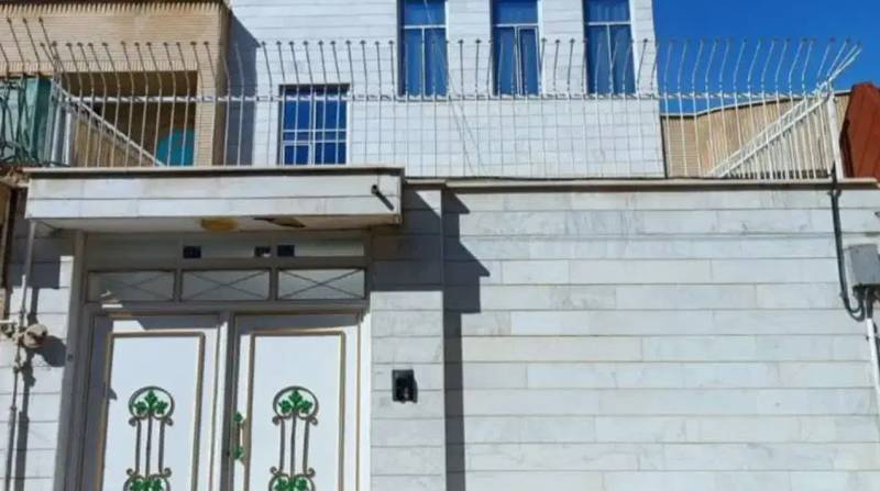                                             فروش ویلایی ۳طبقه
                                                                                منزل ویلایی
                                        در زنبیل آباد قم