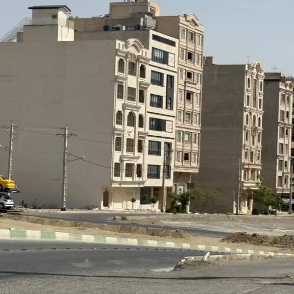 واحد ۷۰ متری جلو تک واحدی