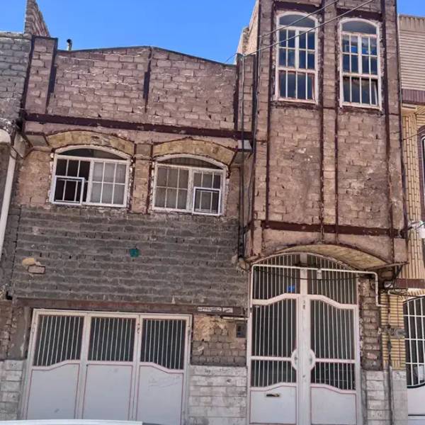                                             دوطبقه جنوبی_بوستان نرگس
                                                                                منزل ویلایی
                                        در شاه ابراهیم قم