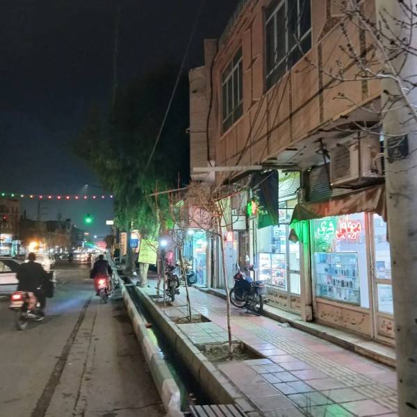۱۸۵متر تجاری مسکونی براصلی خیابان چهارمردان