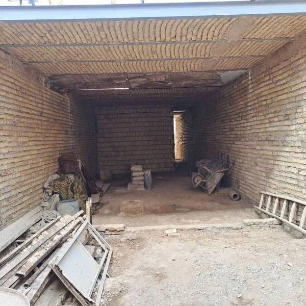                                             منزل نیمه کاره ۱۷۰متری
                                                                                منزل ویلایی
                                        در کیوانفر قم